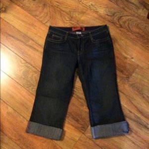 Like New Mossimo Capri Jeans